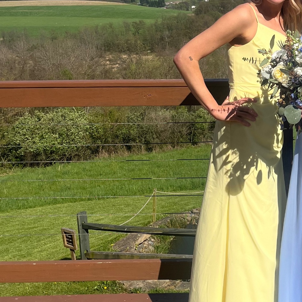 JJ’s House Yellow One-Shoulder Gown – Size 2